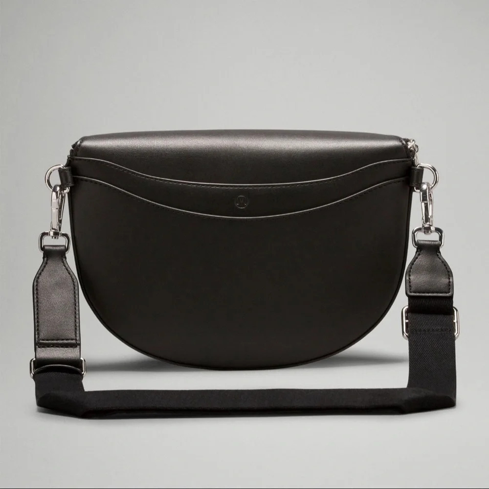 🆕🌵 LAST ONE Lululemon Cactus Material Saddle Crossbody Bag 2L - Black - Picture 2 of 7